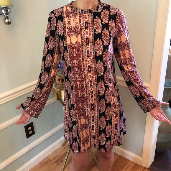 ⬇️price drop ⬇️HP👏🏽⭐️BCBG colorful dress with designs - Picture 4 of 9